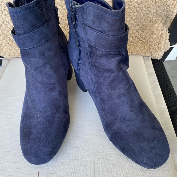 Blue, suede-like material boots. Hardly used, good condition. - Picture 3 of 9